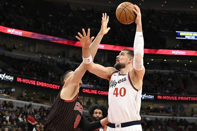 虎扑篮球-大崩盘！残阵快船单节狂输26分：全队三分13中3，哈登15中5低迷